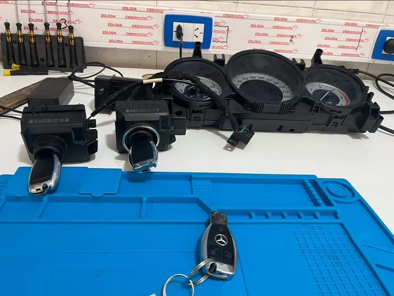 Reparación de módulos Mercedes Benz en laboratorio LLAVIN Santa Fe